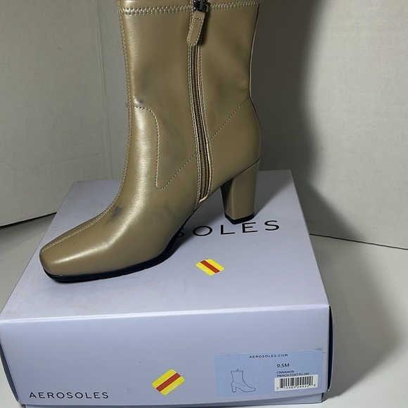 Women's Cinnamon Heeled Tailored Booties - Picture 5 of 8